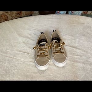 Like New SZ 6 GOLD adorable Sperry topsiders
